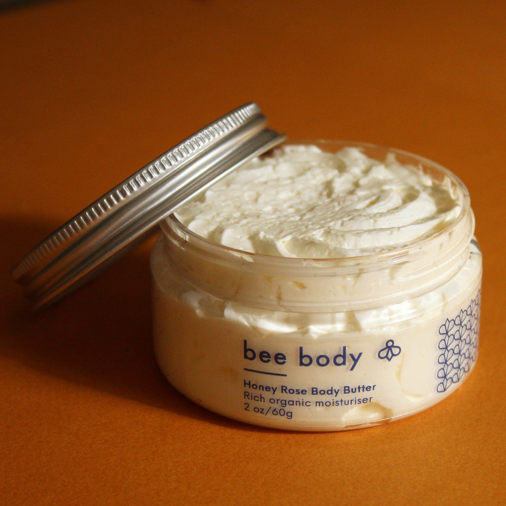 Honey Rose Body Butter: Indulge in the luxuriousness of our creamy white whipped body butter, elegantly piped into a clear jar with the lid removed. Set against a warm honey-coloured backdrop, our nourishing body butter awaits to envelop your skin in pure bliss. 